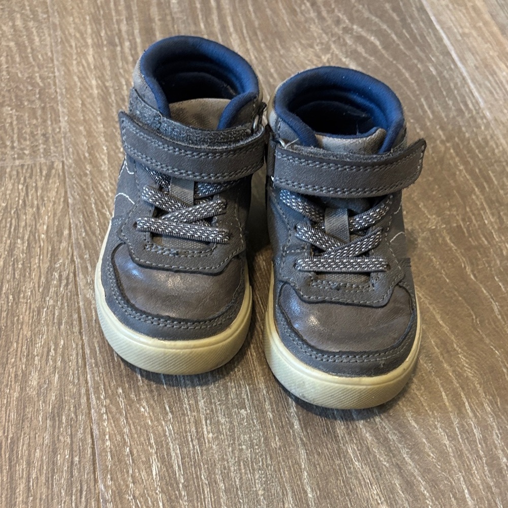 OshKosh B'gosh Gray Kids Sneakers
